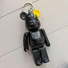KAWS キーホルダー ブラック バニー - メルカリ