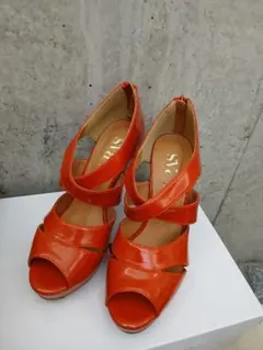 DURAS オレンジ エナメル パンプスのサムネイル