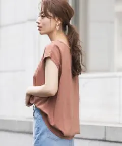 アーバンリサーチサニーレーベル綿100%タック　フレンチスリーブTシャツ