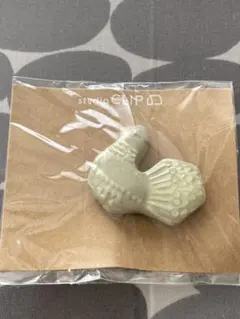 1月のお買得品❣️新品未使用　鳥ブローチ(陶器)　カーキ色1点※在庫の確認を❣️