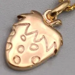 愛らしき苺の輝き K18GP刻印ネックレス 小さな果実に宿る優雅な存在感