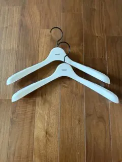 sacai プラスチックハンガー　2本セットのサムネイル