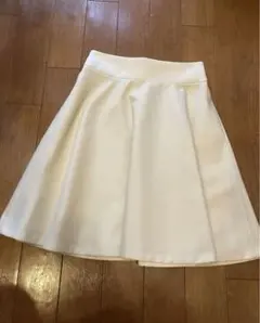 美品　エポカ　アイボリー　フレアスカート ひざ丈