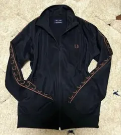 FRED PERRY トラックジャケット ブラック Mサイズ　ブラックオレンジのサムネイル