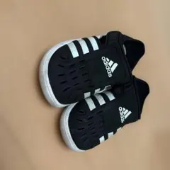 最終値下げadidas キッズ サンダル ブラック/ホワイト