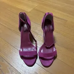 Odette e Odile スエード アンクルストラップ パンプスのサムネイル
