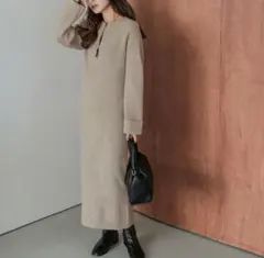 ハーフジップリブニットワンピース ベージュ