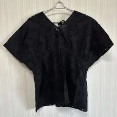 黒ブラウス