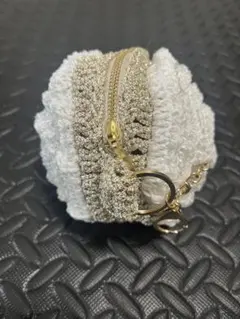 ハンドメイド 手編み ポーチ フリル コインケース ホワイト ゴールド 小物入れ
