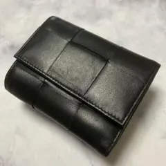 人気商品再入荷【新品未使用】オシャレな三つ折り財布　高級羊革イントレチャート　黒