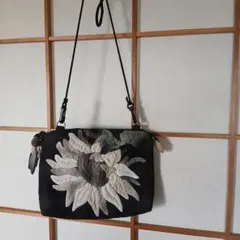 ひまわりアップリケのキルティングポシェット
