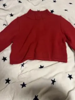 赤いニット長袖セーター
