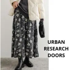 URBAN RESEARCH DOORS レーヨン花柄スカート