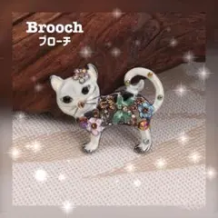 再入荷♥️ブローチ ねこ キラキラ ビーズ付き カラフル アクセサリー 装飾