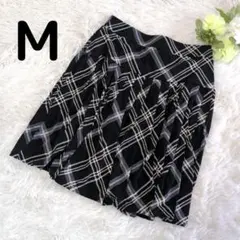 ⭐秋冬コーデに⭐ Mサイズ チェック柄 フレアスカート 白黒 ひざ丈