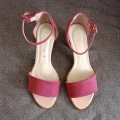 ピンク ストラップ付きサンダル 中ヒール
