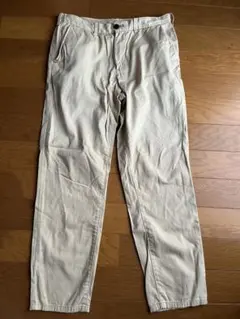 GU ベージュ チノパン
