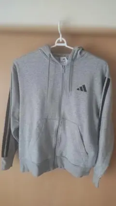 adidas グレー ジップアップパーカー