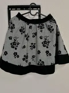 美品mezzo piano junior サイズＭ 花柄フレアスカート