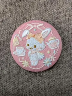 サンリオ　刺繍缶バッジ　ウィッシュミーメル