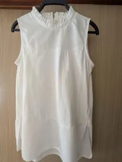 値下げ❗️ホワイトノースリーブチュニック　シャツブラウス フリル襟 しまむら