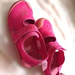 New Balance ピンク サンダル　19