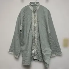 グレーの刺繍入り長袖トップス