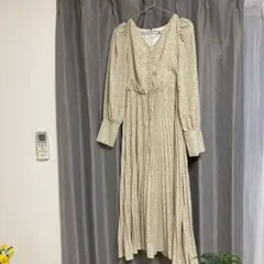 美品✨　美シルエット✨　秋　ロングワンピース　M プリーツ　小花柄　ベージュ