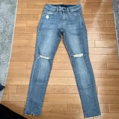 UNIQLO ユニクロ　デニム　レディース　ダメージジーンズ