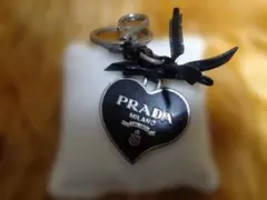美品　PRADA ハート型キーホルダー