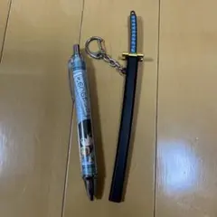 キャラクター付きボールペンと刀型ストラップセット