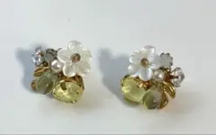 ピアス グリーン 花 ハンドメイド
