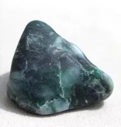 糸魚川143 翡翠 87g ヒスイ 原石 鑑賞石 自然石 誕生石 鉱物 鉱石