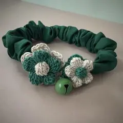 緑色の花モチーフシュシュ首輪　ペット用アクセサリー