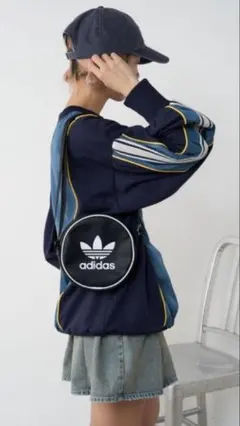 アディダス　オリジナルス　ラウンド　ショルダーバッグ