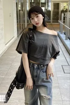 GRL ワンショルダーショート丈Tシャツ チャコールのサムネイル