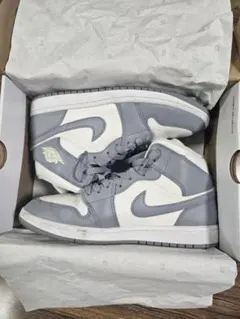 NIKE エアジョーダン 1 MID カラー: セイル/ステルス