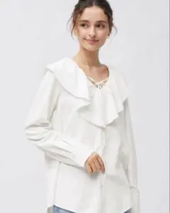 フリル付きホワイト長袖シャツ　ビッグカラー　ラッフル襟