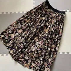 新品未使用品　bateau mouche 花柄前後切り替えロングスカート　38のサムネイル
