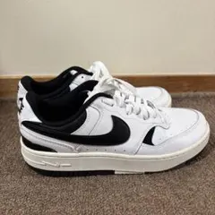 Nike ホワイト/ブラック スニーカー(ユニセックス)