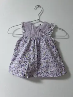 BeBe 花柄　フリルワンピース　スタイ付き