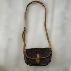 Item thumbnail for item e779ee6d-03a0-4a76-846e-d7b1c749893e