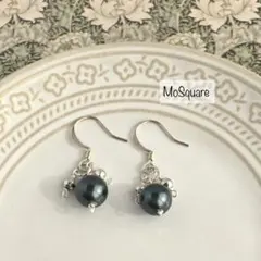 ハンドメイド 上品なキラキラビーズと黒ガラスパールの小ぶりピアス