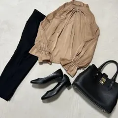 美品【EPOCA】セットアップ　2点　パール付　ブラウス&パンツ　M〜Lのサムネイル