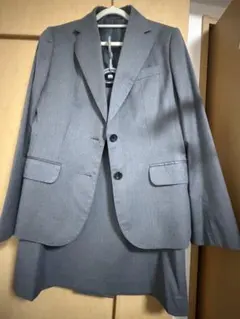 美品　YUKI TORII グレースーツ上下　13号のサムネイル