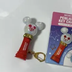 ディズニーストア シークレット　ペンライトキーチェーン ミッキーマウス　赤