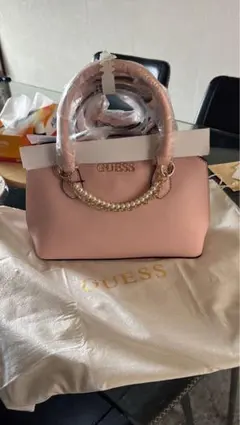 GUESS ISABEL ショルダーバッグ ホワイト ハートチャーム付 - メルカリ