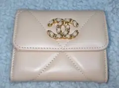 CHANEL ベージュ ノベルティ三つ折り財布