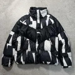 希少美品■NIKE ナイキ【M】ダウンジャケット 総柄 ブラック ホワイト 黒白