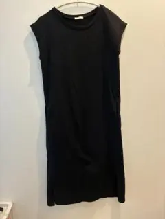 GU ワンピース ノースリーブ クルーネック 無地 シンプル 黒　Sのサムネイル